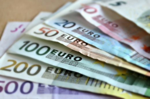 Prejemal socialno pomoč, a sploh ni živel v Sloveniji