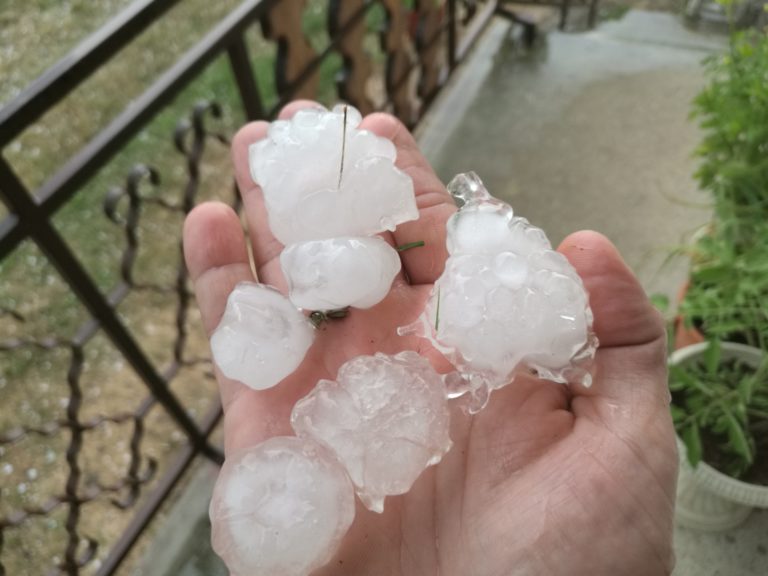 FOTO: Poglejte, kakšna toča je klestila