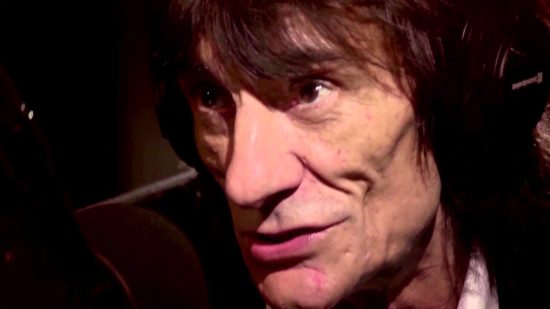 Kitaristu skupine Rolling Stones odstranili del pljuč