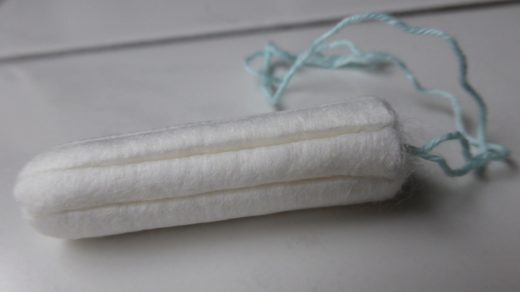Štirje razlogi, zakaj bi med menstruacijo morali seksati