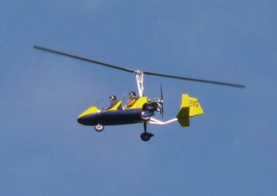 Med Ajdovščino in Idrijo strmoglavil žirokopter