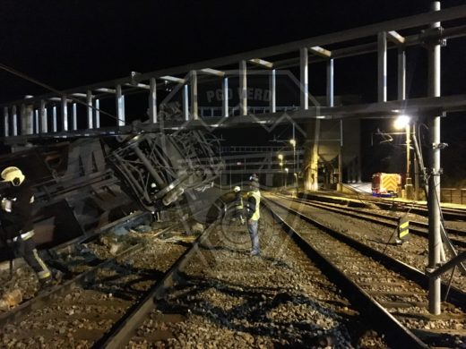 FOTO: Vlak iztiril v bližini postaje Verd