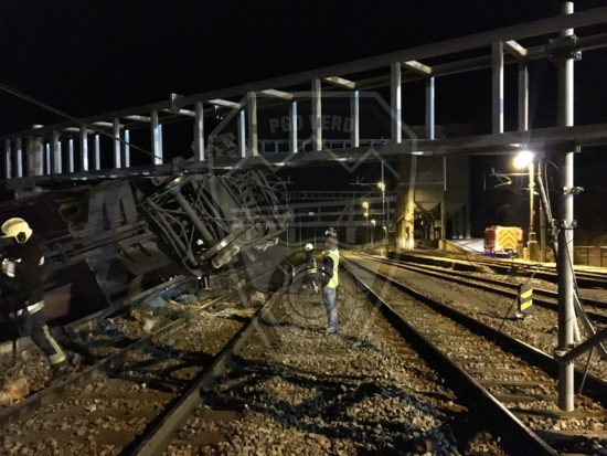 FOTO: Vlak iztiril v bližini postaje Verd