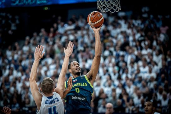 Po drami padli še Grki