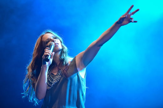 Med nogami Nine Pušlar