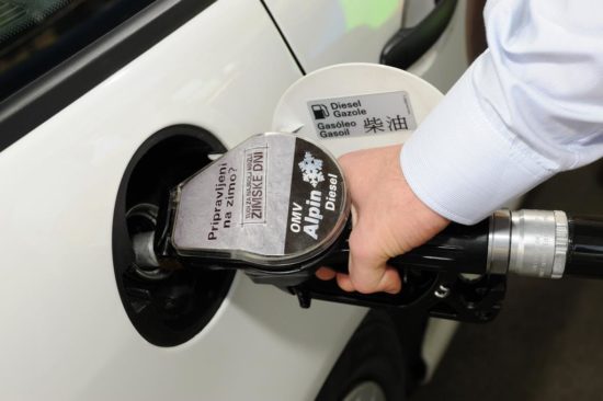 Nove cene goriva: komu se splača tankati še danes