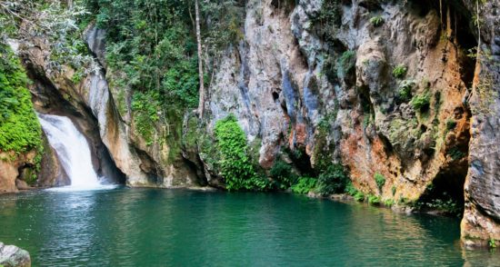 VIDEO: Skala, ki človeka pogoltne in nato spet izpljune