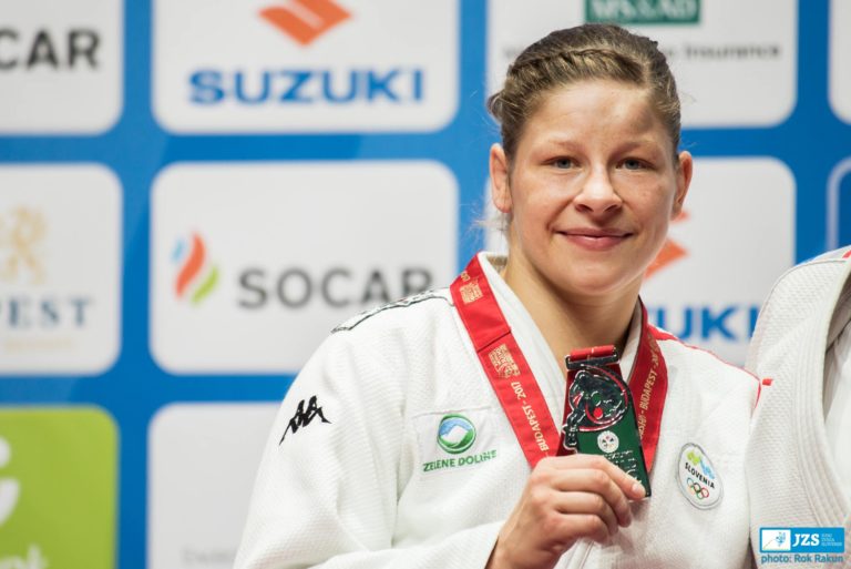 Trstenjakova v bolnišnici! Po srebrni medalji ni mogla stati na nogah