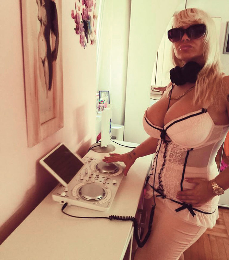 La Toya pristala na črnem seznamu