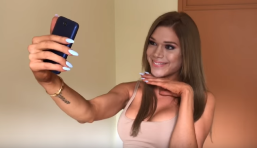 VIDEO: Pia Filipčič in njen nasvet za popoln selfie: “Višje boš držala kamero, manj debelo boš izgledala”