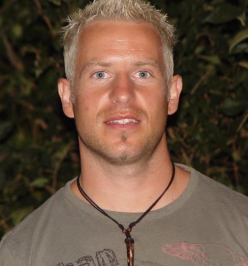 Pomagajmo našemu vrhunskemu smučarju najti izgubljeno osebo!