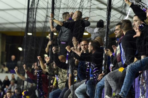 Enega najhujših porazov zaznamovali incidenti! Viole hotele pretepsti navijače Liverpoola, a so na koncu bežale