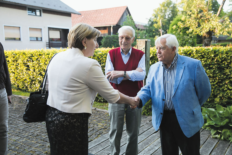 Bernarda Jeklin res zatreskana v Ljudmilo?