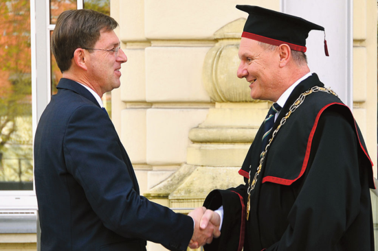 VELIKA SVINJARIJA Sum zlorabe internih informacij, Cerar molči