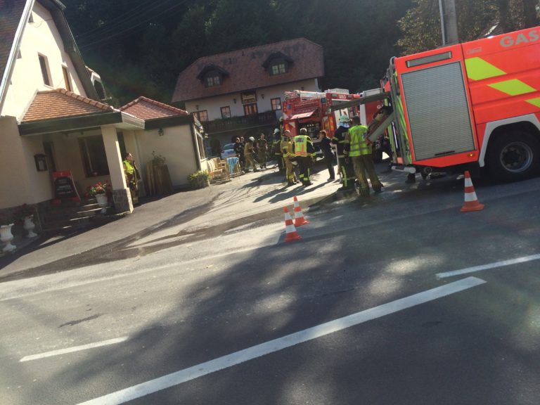 FOTO: Friteza se je vžgala, ženska padla v šok