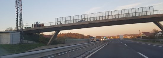 FOTO: Na štajerski avtocesti pokalo kot za stavo in to kar dvakrat