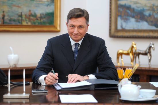 PREDSEDNIŠKE VOLITVE 2017 Pahor in Šarec v drugi krog