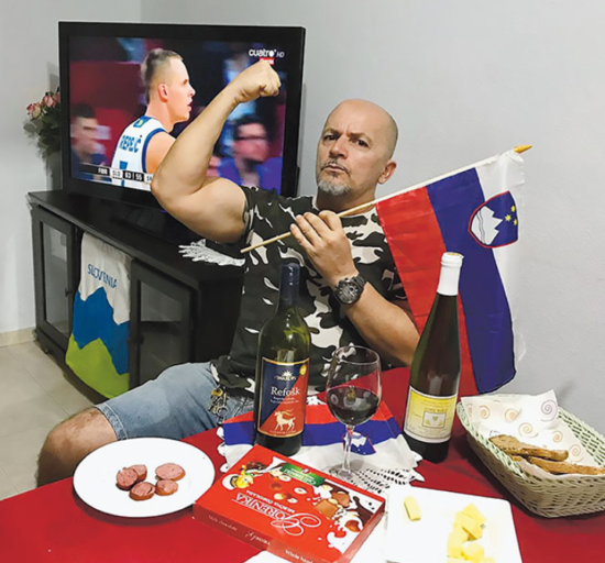 Kozarič s Tenerifov: Zbiranje podpisov je goljufija