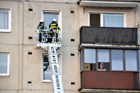 Ženska kričala na pomoč, rešili so jo šele gasilci