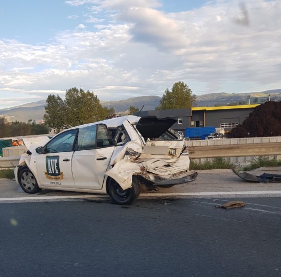 FOTO: Močno počilo na štajerski avtocesti, nastaja kilometrski zastoj