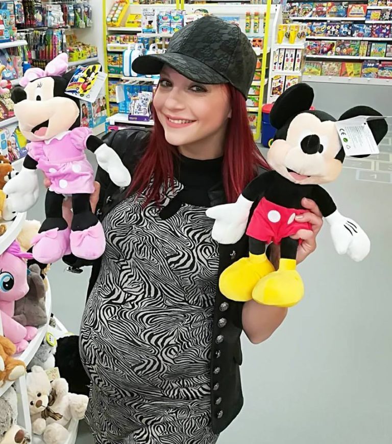 Otroški jok, ločitve in poroke, nenadne smrti … Vau, kakšno leto je za nami!