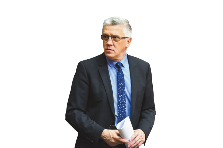 Poslanec Peter Vilfan v rdečih številkah: Blokiran račun in državne finančne injekcije