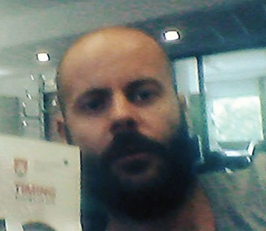 Večerov hik: Jo je (o)pustil ali le skril?