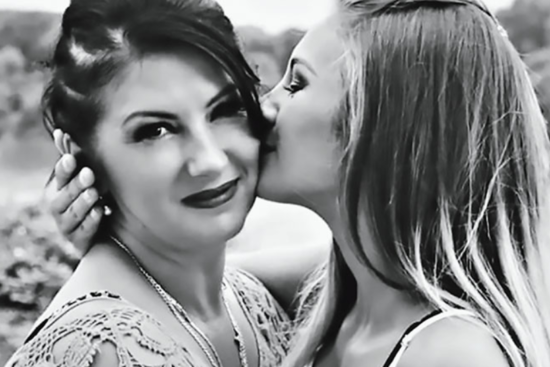 Za smrt hčerke in žene izvedela prek Facebooka