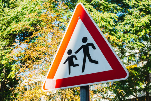 Policijska racija na praznovanju 20.-letnice, staršem svetujejo, naj se posvetujejo z otroki