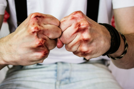 Moški sredi noči klical na policijo, da so ga pretepli sredi Primorske