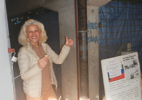 Sodnica Tina Benčič je Olahovi nezakonito odvzela garažo