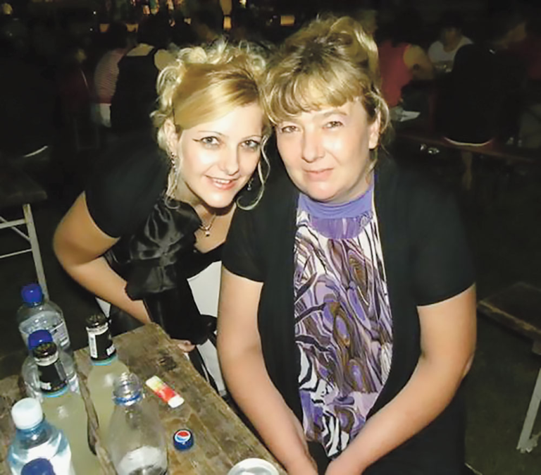 MONIKA (KMETIJA) ZAPUSTILA ŠOV Žal ji je, da ni igrala hinavske igre