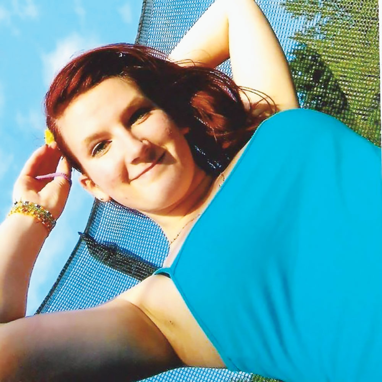 IZ TISKANE IZDAJE: KATJA IZ KMETIJE Fantje imajo zaradi nje ljubosumne izpade, ona je bila poraščena