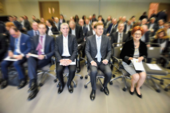 IZ TISKANE IZDAJE: ČEŠKO BIZNISIRA, CERAR PREDAVA Najdražja poslovna šola posluje v rdečem že sedem let