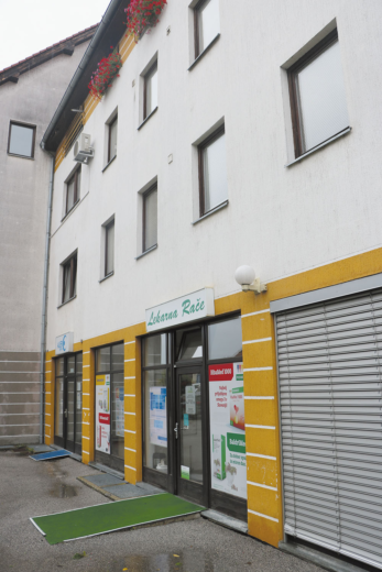 IZ TISKANE IZDAJE: LEKARNIŠKI BOSS IZ RAČ Ni mu treba na banko po posojilo