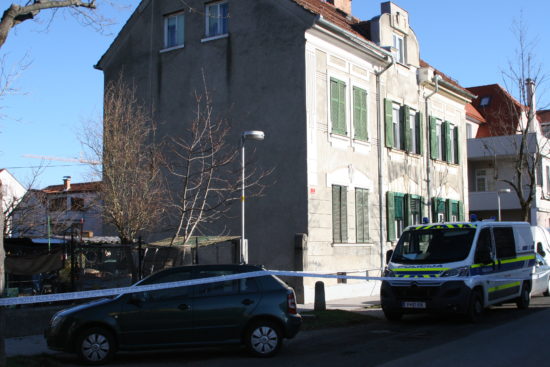EKSKLUZIVNE FOTOGRAFIJE Tu je 45-letnik umrl nasilne smrti, očitno izpod rok 30 let starejšega