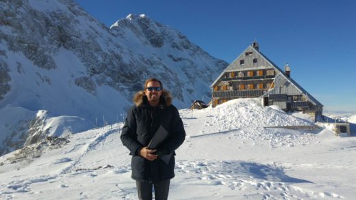 S helikopterjem Slovenske vojske poletel na Triglav