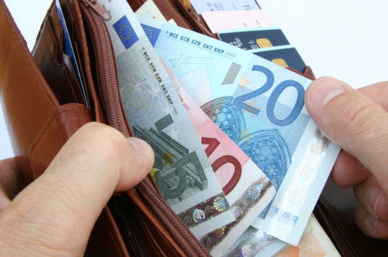TAKO VAS NE BODO OBDAVČILI: Na banki zahtevajte popis serijskih številk bankovcev