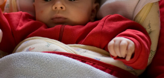 Novorojena dvojčka razglasili za mrtva, a je bil fantek še živ!