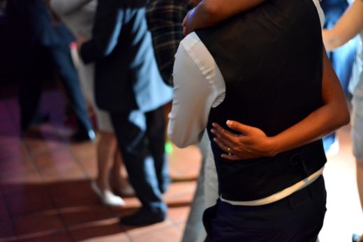 Povečanje števila okuženih, vse zaradi malomarnosti na eni poroki