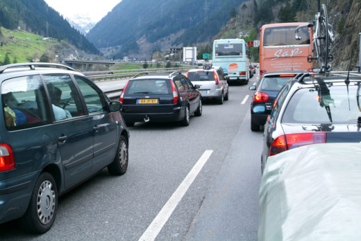 Huda nesreča na avtocesti, prišlo je do naleta petih vozil