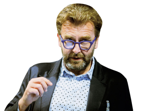 Fižolček Marko Crnkovič, preden se je oprijel Večera, ki mu daje kruh, o Večeru: “Večer ni “steber”, Večer je trhla fižolovka”