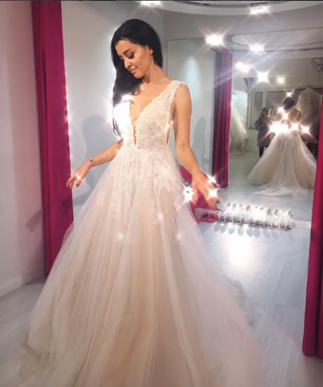 ČUDOVITA NEVESTA Sanja Grohar izbira poročno obleko