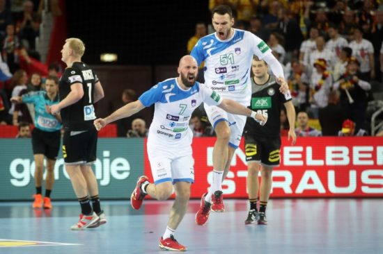 TOKRAT BREZ DRAME Slovenija povozila Črno goro in se uvrstila v drugi del EP