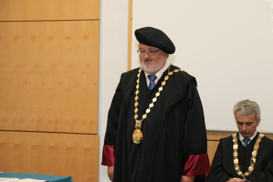 IZ TISKANE IZDAJE: PRI KORITU Upokojenec in dve službi