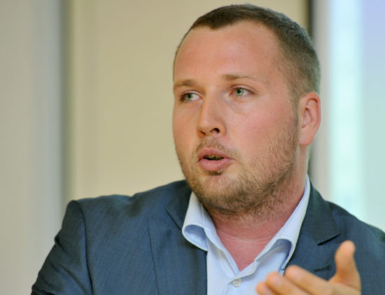 IZ TISKANE IZDAJE: Računski sodniki o poslu, ki ga je ministrica SD omogočila očetu poslanca SD