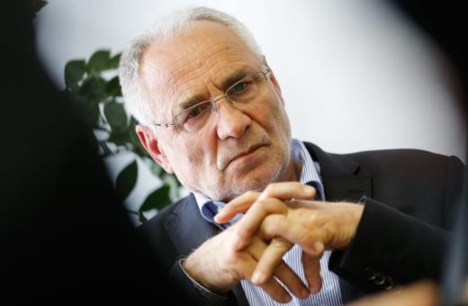 IZ TISKANE IZDAJE: LEVICA POSKRBI ZA SVOJE OTROKE Sin evropskega poslanca se masti v dobro plačani službi