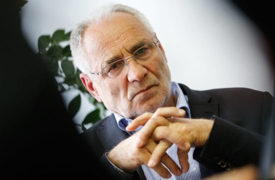 IZ TISKANE IZDAJE: LEVICA POSKRBI ZA SVOJE OTROKE Sin evropskega poslanca se masti v dobro plačani službi