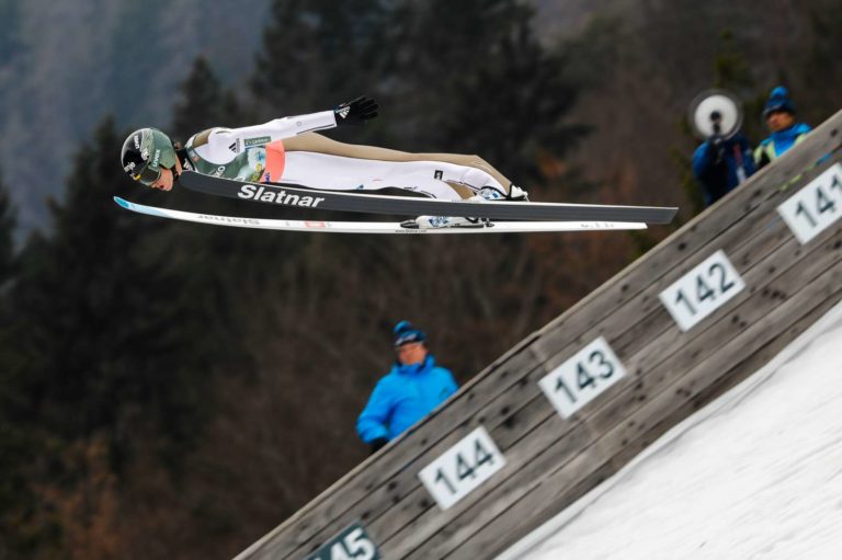 SLOVENSKI ORLI DO SREBRNE MEDALJE Ste videli, kaj je po tekmi objavil Peter Prevc?