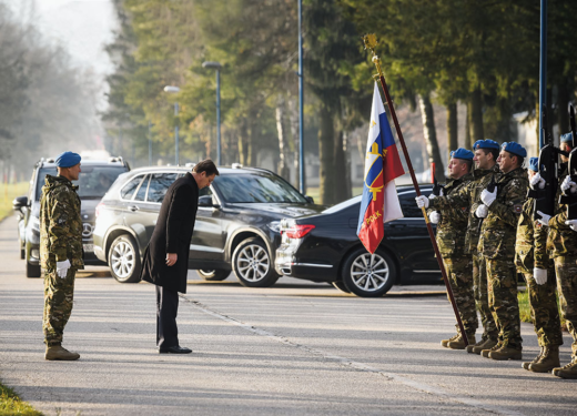 IZ TISKANE IZDAJE: VLADA NAKUPUJE BMW-jevi terenci za 605 minimalnih plač